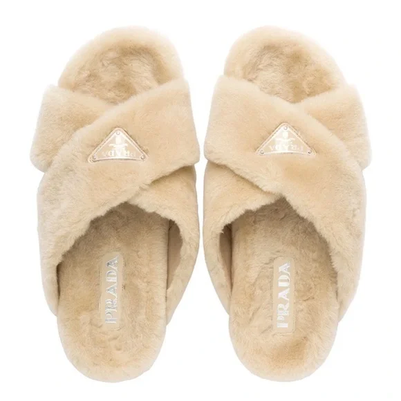 Prada Fussbett Fluffy Genuine Shearling Slide Sandal in excellent condition - Picture 5 of 7